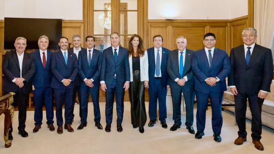 santilli-reactiva-la-contencion-de-gobernadores-y-la-mesa-politica-convoca-a-sturzenegger