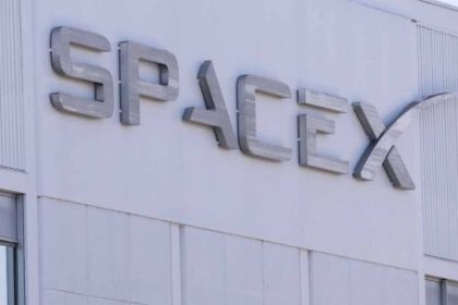 impactantes-fotos-revelaron-el-nuevo-crater-lunar-dejado-por-un-cohete-de-spacex-estrellado-sin-control