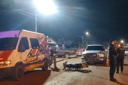 una-colision-entre-una-camioneta-y-una-motocicleta-dejo-a-un-adolescente-lesionado-en-leandro-n.-alem