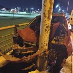posadas-|-despisto-con-su-automovil,-impacto-contra-un-poste-de-alumbrado-publico-y-termino-hospitalizado