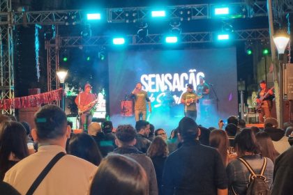 el-black-friday-se-vivio-a-pleno-con-musica-y-baile-en-el-centro-de-posadas:-los-paseros-y-sensacao-do-samba-animaron-el-cierre