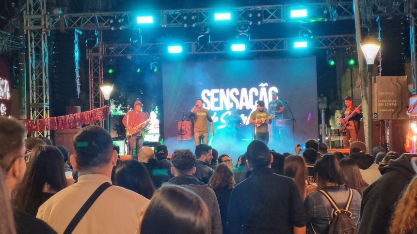 el-black-friday-se-vivio-a-pleno-con-musica-y-baile-en-el-centro-de-posadas:-los-paseros-y-sensacao-do-samba-animaron-el-cierre