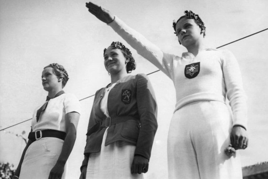 a-silver-win:-the-day-an-argentine-swimmer-shocked-nazi-germany