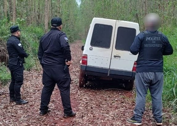 un-operativo-cerrojo-permitio-recuperar-en-un-eucaliptal-un-utilitario-robado-en-wanda