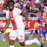 torneo-clausura-|-huracan-hundio-a-san-lorenzo-en-el-clasico:-doblete-de-caicedo,-expulsion-y-una-victoria-que-hizo-historia