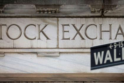 las-cinco-acciones-que-brillan-en-wall-street:-en-lo-que-va-de-2026-las-ganancias-llegan-a-casi-500%
