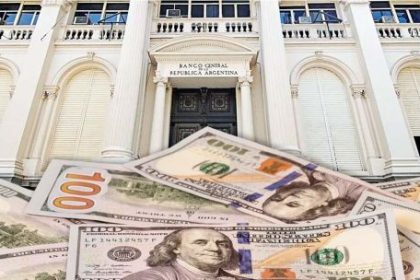 el-gobierno-estudia-la-opcion-de-permitir-a-los-bancos-realizar-prestamos-en-dolares