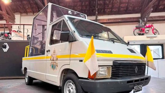 donde-se-exhibe-el-papamovil-que-utilizo-el-papa-juan-pablo-ii-cuando-vino-a-argentina