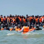 230-migrantes-llegaron-a-reino-unido-tras-cruzar-el-canal-de-la-mancha-en-un-bote-inflable