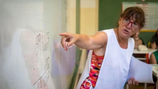cuales-son-las-unicas-dos-provincias-donde-el-salario-docente-mejoro-durante-la-gestion-de-javier-milei