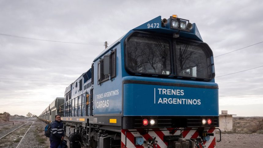 belgrano-cargas:-el-gobierno-cambio-el-esquema-de-privatizacion-y-definio-que-hara-con-los-fondos-de-la-venta-de-trenes