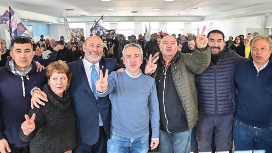 con-massa-de-vuelta-en-escena-y-en-plena-interna-entre-kicillof-y-cristina,-el-pj-bonaerense-suma-a-santiago-cuneo-y-a-larry-de-clay