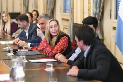 el-plan-de-karina-milei-para-la-provincia:-ir-por-70-intendencias-y-cerrar-el-senado