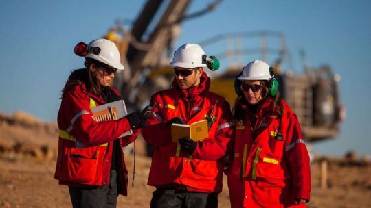 aseguran-que-faltan-trabajadores-para-el-boom-minero:-cuales-son-los-perfiles-mas-dificiles-de-conseguir
