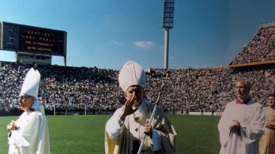 cuando-el-papa-paro-la-pelota-en-argentina