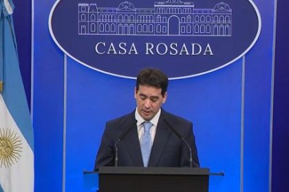 conferencia-de-prensa-del-vocero-adrian-ravier