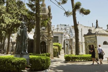 planean-un-“gift-shop”-en-el-cementerio-de-la-recoleta-para-llevarse-recuerdos