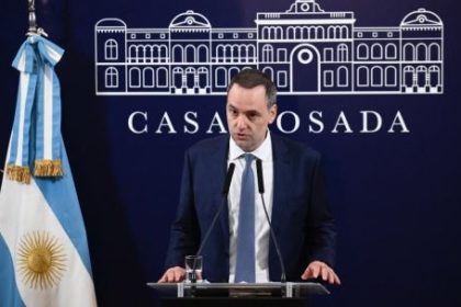 la-cronologia-del-escandalo-que-termino-con-la-renuncia-de-manuel-adorni