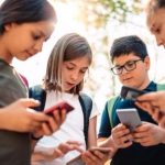 europa-avanza-con-restricciones-para-menores-en-redes-sociales-y-crece-el-debate-sobre-el-uso-de-celulares