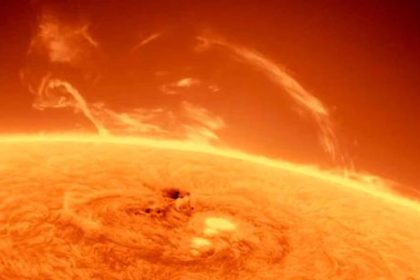 eclipse-solar-en-espana:-el-fenomeno-que-movilizo-a-medio-millon-de-turistas