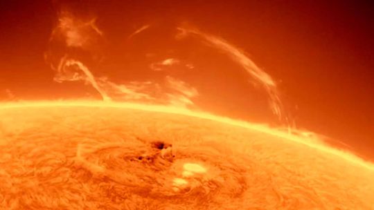 eclipse-solar-en-espana:-el-fenomeno-que-movilizo-a-medio-millon-de-turistas