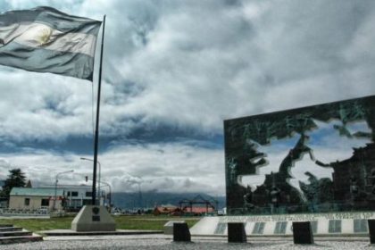 “puerto-stanley,-1982”:-los-hechos-reales-que-inspiraron-una-novela-sobre-malvinas