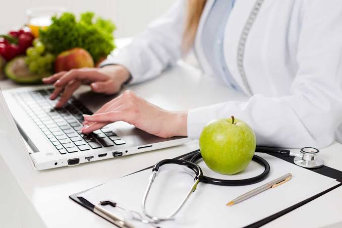 nutricionistas,-el-desafio-de-la-ciencia-frente-a-la-inteligencia-artificial-y-el-marketing:-“no-somos-maquinas-que-incorporamos-nutrientes”