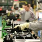 las-dos-velocidades-corporativas:-las-grandes-empresas-salen-de-compras-mientras-las-pymes-pelean-por-sobrevivir
