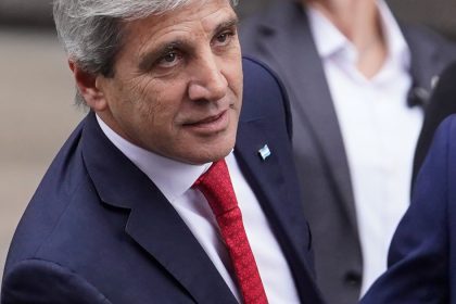 fondos-para-despidos:-el-gobierno-fijo-que-inversiones-podran-hacer-y-puso-un-limite-a-las-opciones-en-dolares