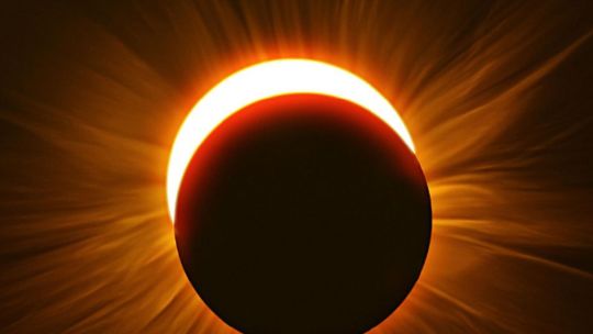 eclipse-solar-total-del-12-de-agosto:-a-que-hora-alcanza-su-punto-maximo-y-como-seguirlo-desde-argentina