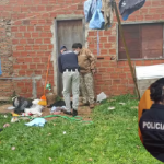 conmocion-en-paraguay:-hallaron-un-feto-en-el-patio-de-una-vivienda-y-detuvieron-a-la-presunta-madre