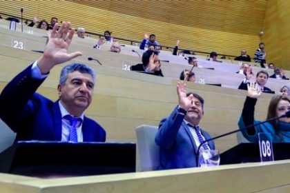 legislatura-de-cordoba:-el-juecismo-vota-el-“auxilio”-de-nacion,-pero-rechaza-la-“fiesta”-estatal-de-llaryora