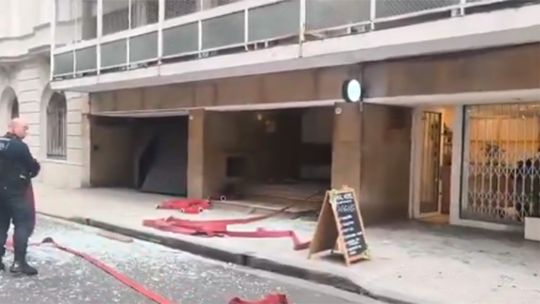 fuerte-explosion-en-el-garage-de-un-edificio-de-13-pisos-en-junin-y-arenales
