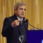 caputo-en-cordoba-hablo-sobre-la-micro:-“los-programas-llevan-tiempo,-hay-que-perseverar”