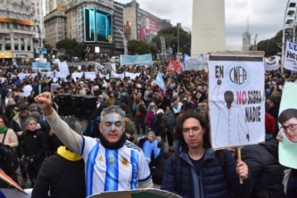 aulas-vacias-y-el-“banderazo-de-la-ciencia”:-docentes-y-cientificos-paralizaron-las-universidades-y-preparan-una-huelga-de-seis-dias