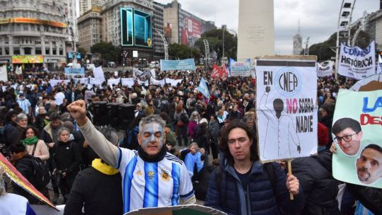aulas-vacias-y-el-“banderazo-de-la-ciencia”:-docentes-y-cientificos-paralizaron-las-universidades-y-preparan-una-huelga-de-seis-dias