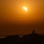 eclipse-solar-en-espana:-millones-de-personas-salieron-a-observar-el-fenomeno