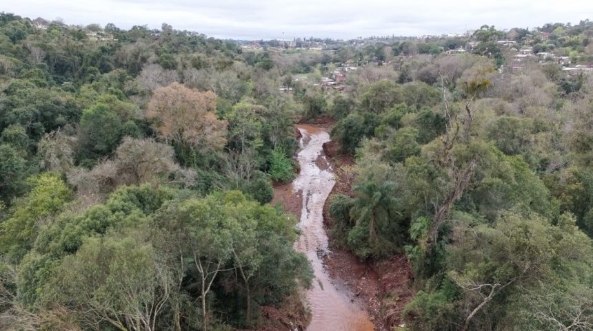 obera-|-mas-de-700-metros-del-arroyo-mbotaby-fueron-intervenidos-en-la-zona-de-caballeriza