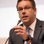 sandleris:-“la-economia-esta-mucho-mejor,-pero-la-mejora-no-impacto-en-salarios-ni-empleo”
