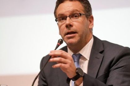 sandleris:-“la-economia-esta-mucho-mejor,-pero-la-mejora-no-impacto-en-salarios-ni-empleo”