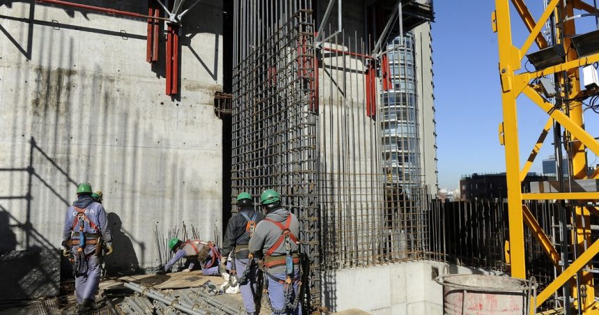 se-profundiza-la-caida-del-empleo-en-blanco:-en-mayo,-2.265-personas-por-dia-perdieron-su-trabajo
