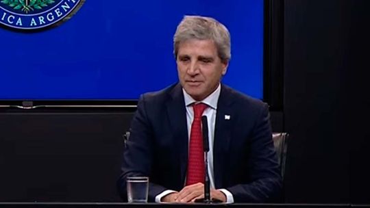 luis-caputo-anuncia-la-apertura-de-creditos-en-dolares-para-empresas