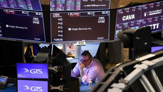 caen-los-activos-argentinos-en-wall-street-y-el-riesgo-pais-se-mantiene-por-encima-de-los-470-puntos