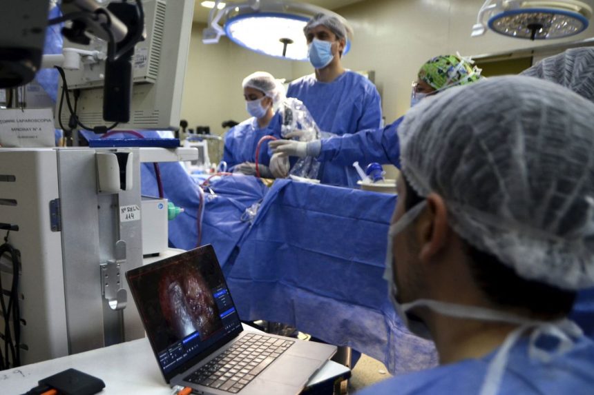argentina-ends-free-healthcare-for-foreigners.-what-changes?