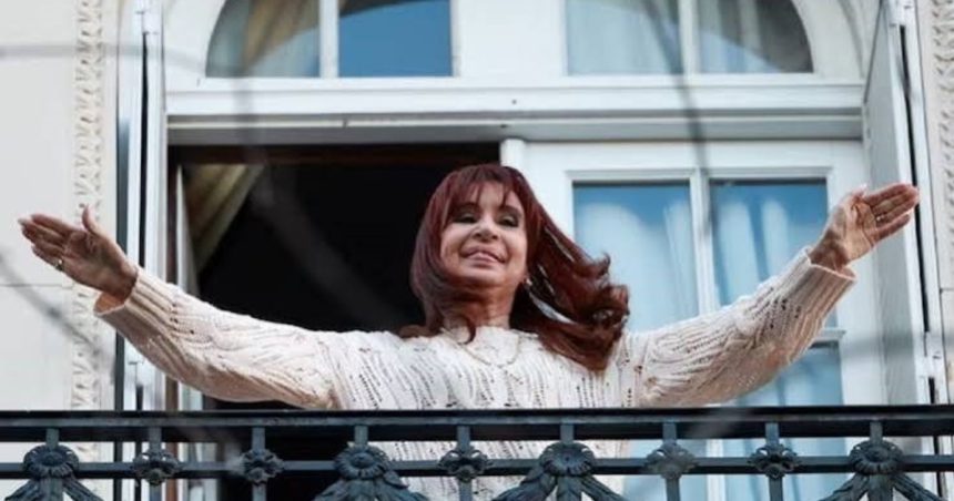 severa-desautorizacion-de-la-iglesia-a-“bautismos-comunitarios”-frente-al-domicilio-de-cristina