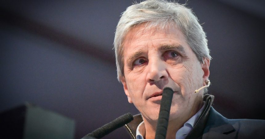 luis-caputo-anuncio-la-flexibilizacion-de-creditos-en-dolares-para-empresas:-“va-a-ayudar-a-reactivar-la-economia”