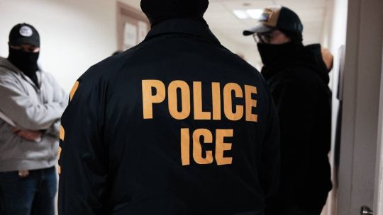 el-ice-prepara-nuevos-guantes-con-descargas-electricas-para-detener-inmigrantes-en-estados-unidos