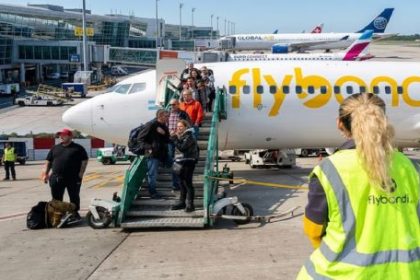 trabajadores-de-flybondi-denuncian-despidos,-salarios-adeudados-y-falta-de-obra-social