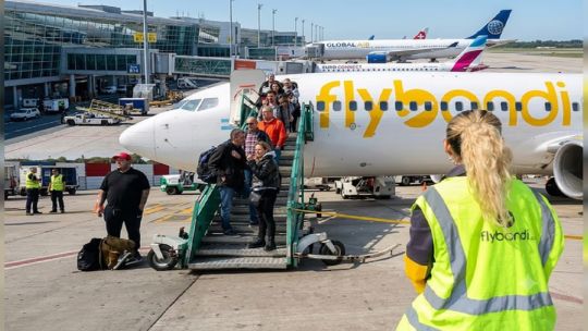 trabajadores-de-flybondi-denuncian-despidos,-salarios-adeudados-y-falta-de-obra-social