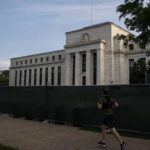 la-fed-vuelve-a-dividirse-por-las-tasas:-hammack-pide-una-suba-inmediata-pese-a-la-moderacion-de-la-inflacion